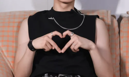 Eks ENHYPEN Heeseung Luncurkan Era Solo dengan Nama Panggung EVAN, Penggemar Bergemuruh!