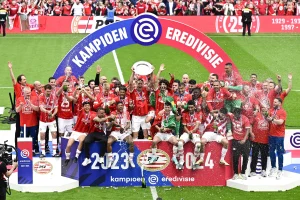 Eredivisie 2025/2026: PSV Eindhoven Menjadi Raja dengan Bek yang Tembus Gawang, Saibari Siap Meroket, dan Koeman Kembali ke Eredivisie?
