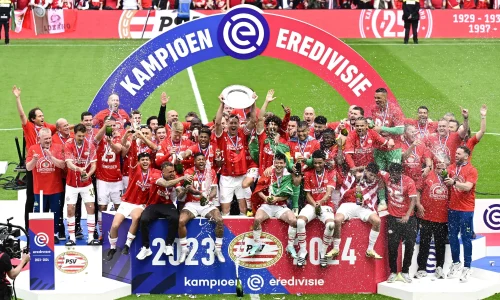 Eredivisie 2025/2026: PSV Eindhoven Menjadi Raja dengan Bek yang Tembus Gawang, Saibari Siap Meroket, dan Koeman Kembali ke Eredivisie?