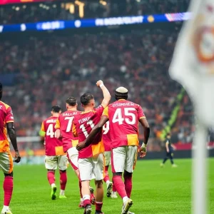 Galatasaray di Persimpangan Sejarah: Dari Duka Mircea Lucescu hingga Harapan Osimhen dan Ambisi Transfer Besar