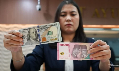 IHSG Membuka Hari dengan Laju Tinggi, Rupiah Terpuruk di Rp 17.105 per Dolar AS