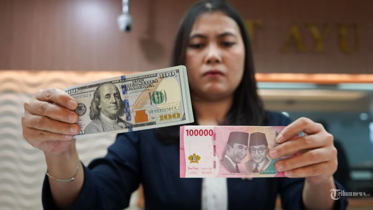 IHSG Membuka Hari dengan Laju Tinggi, Rupiah Terpuruk di Rp 17.105 per Dolar AS
