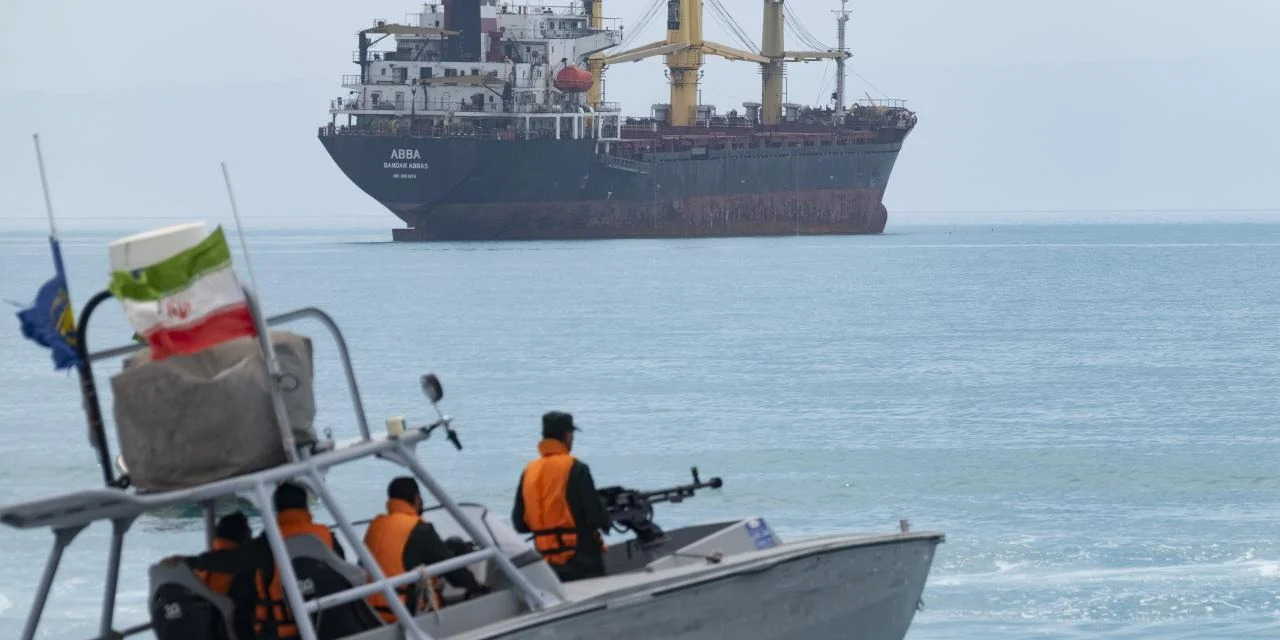 Iran Raih Kekayaan Miliaran Dollar: Pajak Baru di Selat Hormuz Guncang Pasar Global