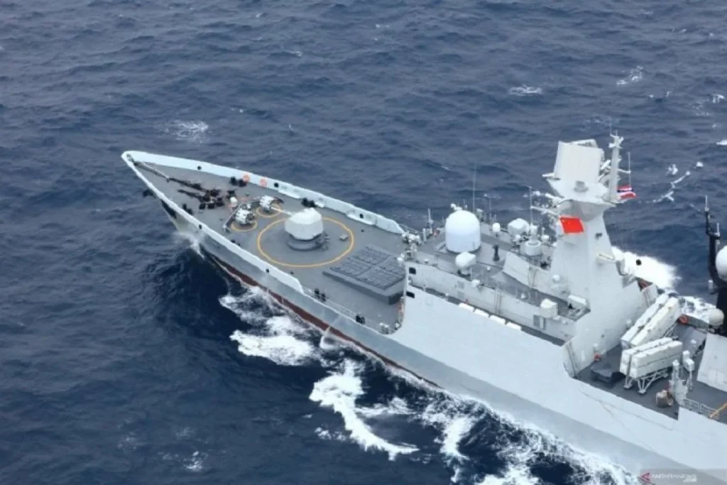 Kapal Dagang China Ditembak Rudal di Laut Arab, Tiga ABK WNI Selamat dan Dijamin Pulang Kapal Dagang China Ditembak Rudal di Laut Arab, Tiga ABK WNI Selamat dan Dijamin Pulang