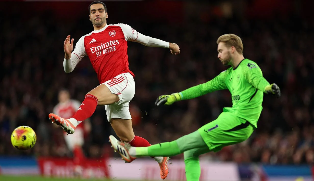 Kisah Menakjubkan Kiper Brentford: Dari Catur ke Menyumbat Tendangan Ronaldo