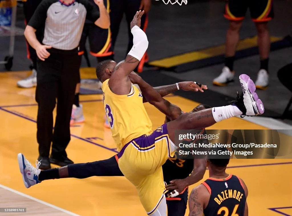 LeBron James Goyang Lakers: Kemenangan Telak 119-103 Atas Warriors Tanpa Curry!