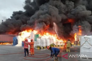 Ledakan Baterai E‑Bike Panikkan Falmouth: Kebakaran Besar, Kontroversi Trail, dan Tantangan Regulasi