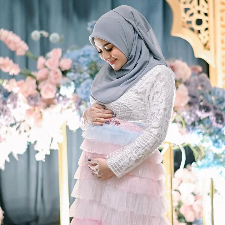 Lindi Fitriyana Tampil Bump Besar, Netizen Soroti Kehamilan Dini Usai 2 Bulan Pernikahan Virgoun