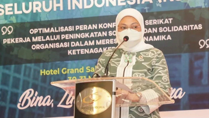 Menaker Umumkan WFH 1 Hari Seminggu untuk Swasta, Langkah Efisiensi Energi yang Kontroversial