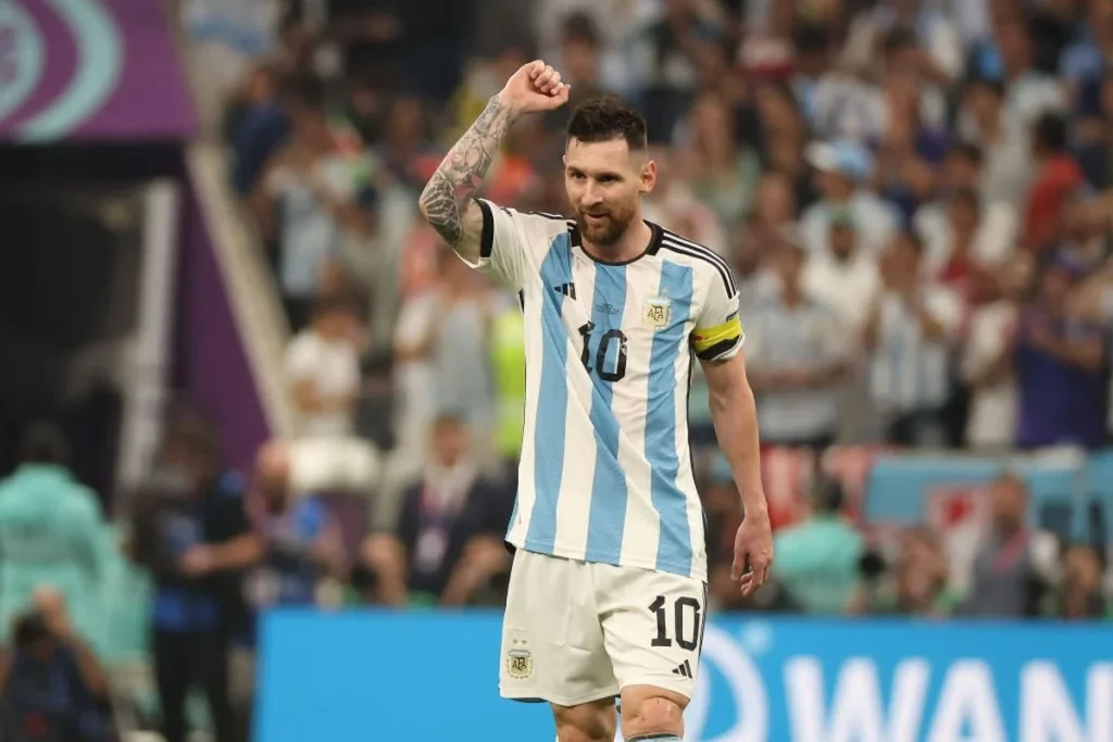Messi Guncang Dunia Sepak Bola: Dari Stadion Kolese Ikonik hingga Lelang Porsche Mewah, Warisan yang Dikejar Raksasa Inggris