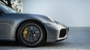 Misteri 911: Dari Panggilan Darurat Mengguncang Hukum hingga Kecepatan Porsche Legendaris