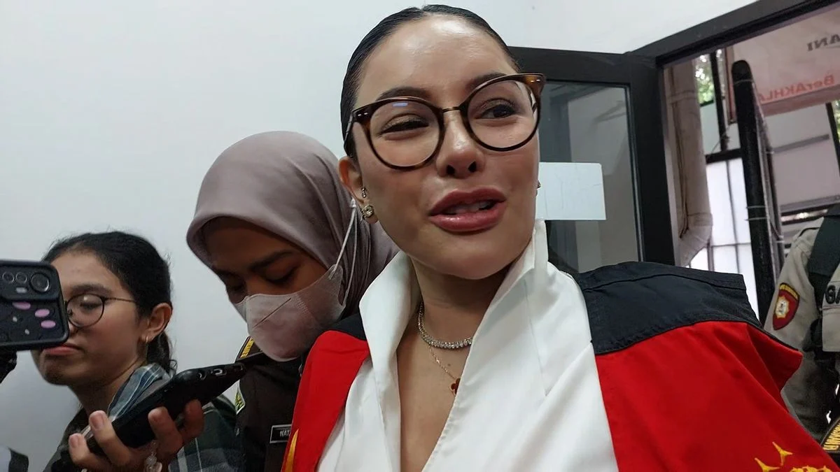 Nikita Mirzani Menggigil di Sel: Kondisi Memburuk, Ibu Lolly Terancam 6 Tahun Penjara