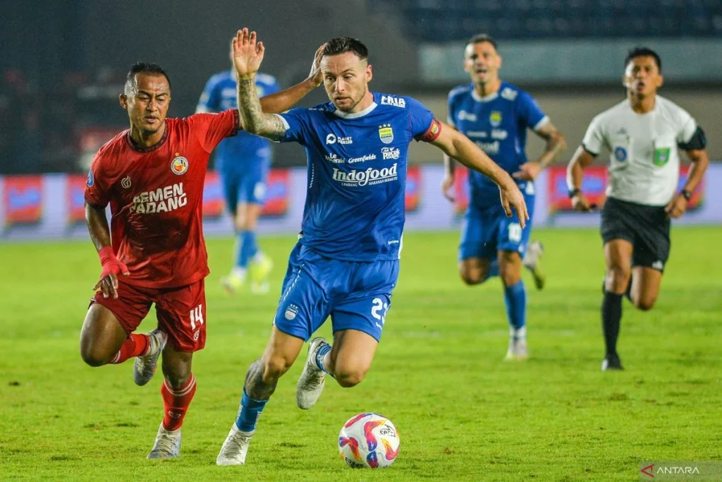 Persib di Ambang Gelar: Hitung Hitungan Poin dan Peringatan Tegas Marc Klok kepada Rival Persib di Ambang Gelar: Hitung Hitungan Poin dan Peringatan Tegas Marc Klok kepada Rival