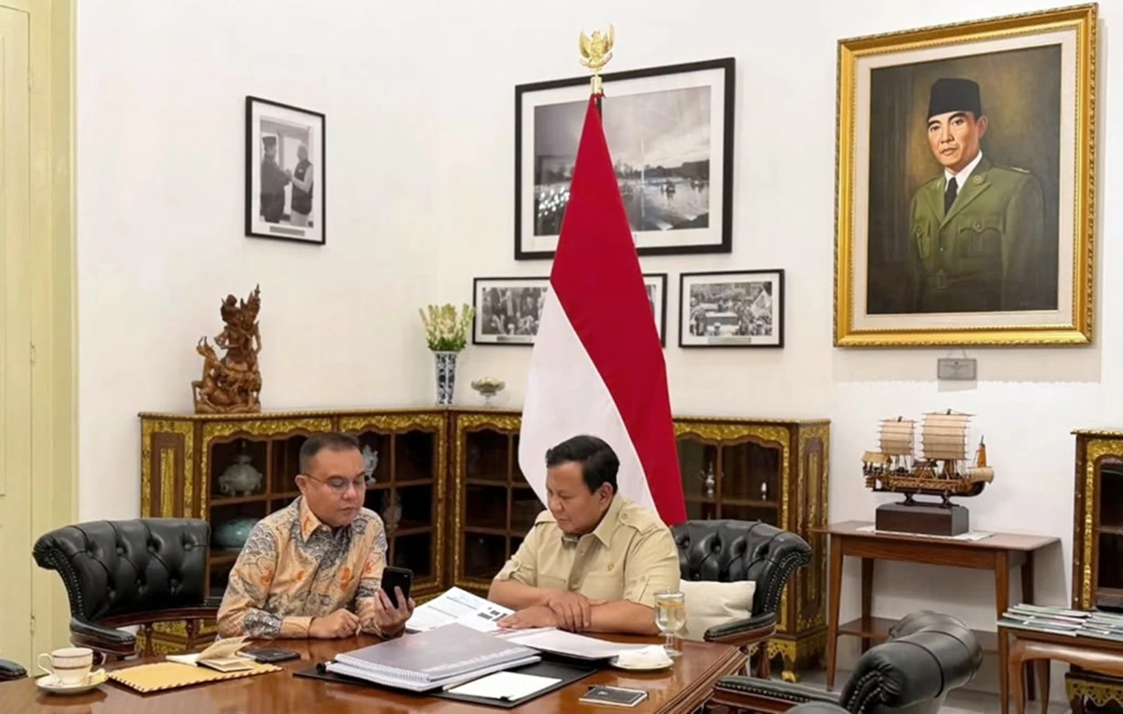 Prabowo Subianto Terima Laporan Strategis Dari Sufmi Dasco Ahmad di Istana Merdeka: Politik, Keamanan, dan Ekonomi Nasional Dibahas Empat Mata