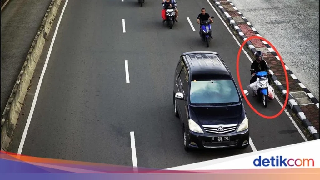 Pria Berpakaian Rapi Terekam CCTV Curinya Motor, Kasus Helm Komika Rispo Berakhir Damai, dan Tragedi Tukang Pentol Mengguncang Publik