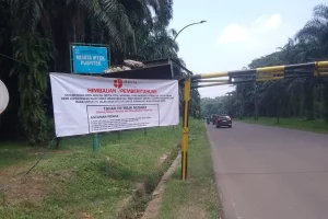 Puluhan spanduk tolak nonhalal menghiasi Jalan Setya Dharma, warga Parangjoro minta cabut izin