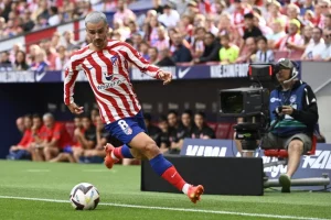 Raphinha Minta Maaf, Fans Atletico Madrid Teriak Marah atas Gestur Kontroversial di Lapangan