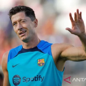 Robert Lewandowski di Barcelona: Tantangan Usia, Performa Menurun, dan Harapan di Tengah Krisis Serang Barca