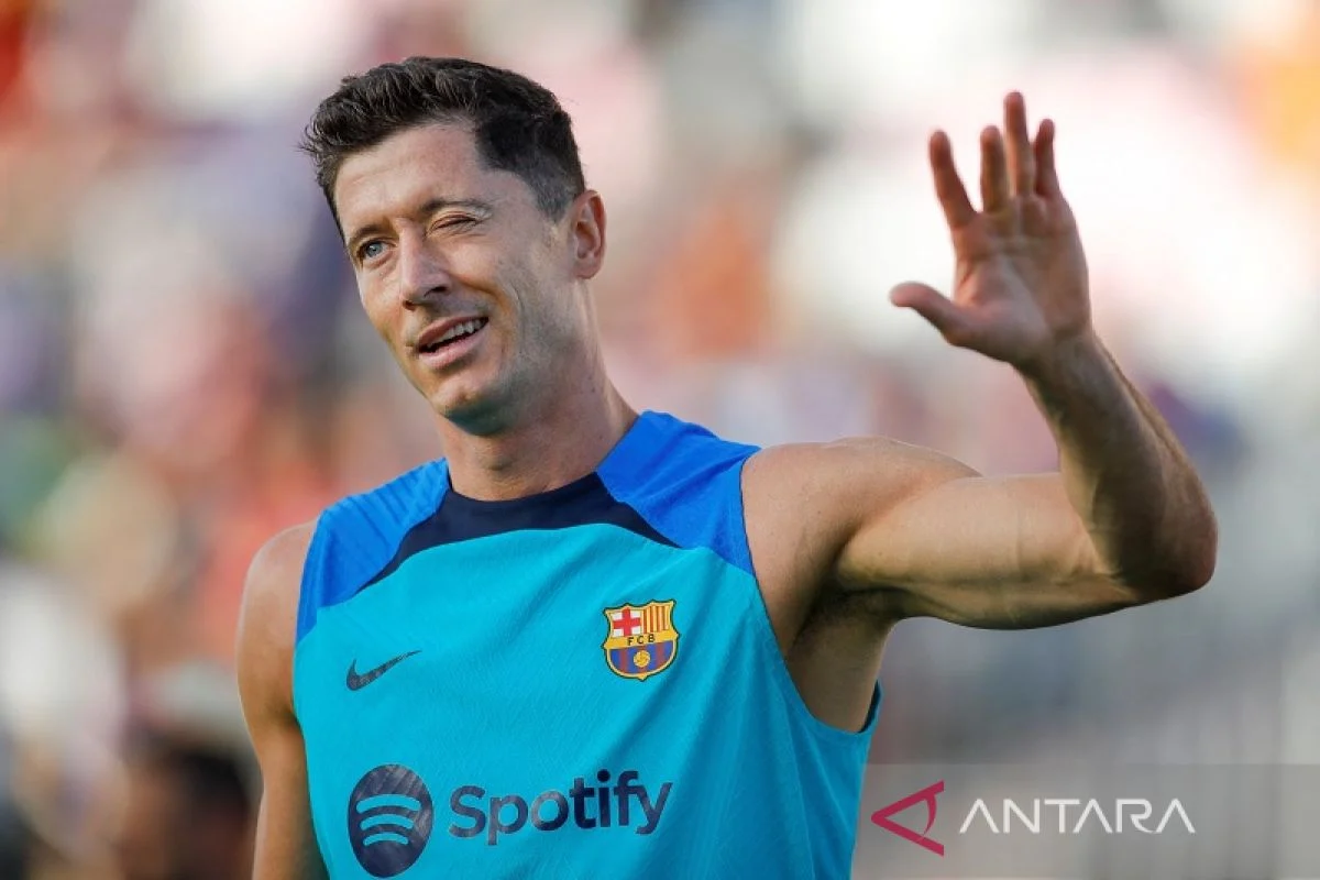 Robert Lewandowski di Barcelona: Tantangan Usia, Performa Menurun, dan Harapan di Tengah Krisis Serang Barca