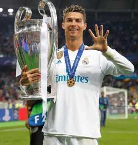 Ronaldo Balas Provokasi Fans Al Ahli dengan Gestur Lima Jari Pamer 5 Trofi UCL