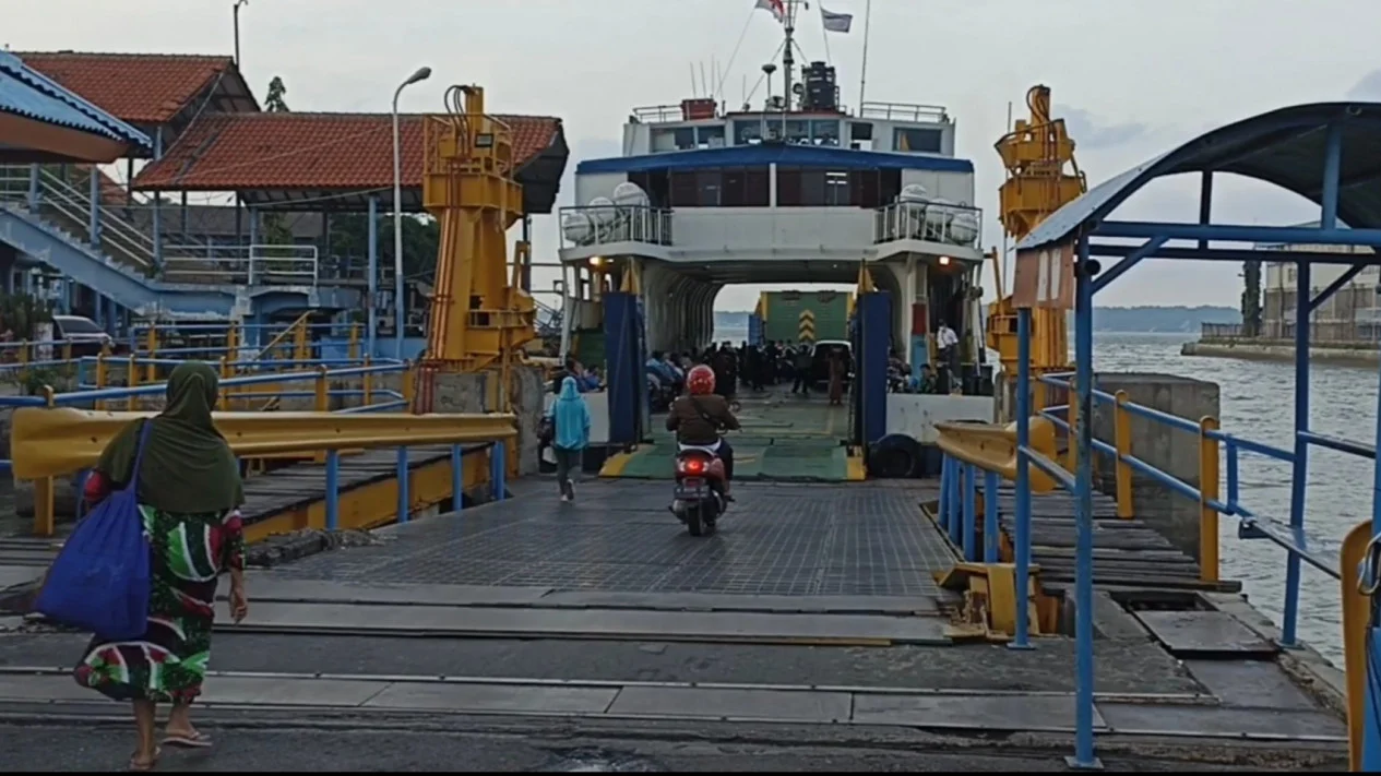 Santriwati Hilang 3 Bulan, Zulala Azizi (17) Ditemukan Sehat di Pelabuhan Tanjung Perak Surabaya