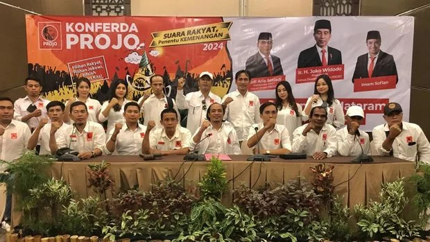 Seruan Ganti Presiden Prabowo Menguat, Mahfud MD Tegaskan Bukan Makar, Pemerintah Diminta Introspeksi