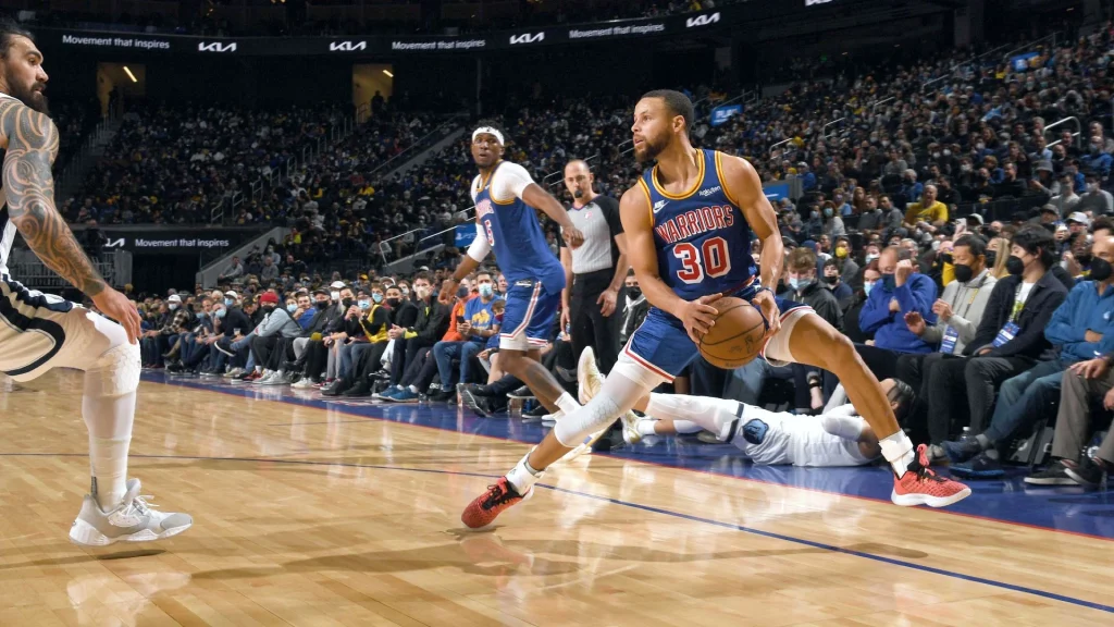 Stephen Curry Cetak Rekor Baru, Hadapi Cedera Pergelangan Kaki, dan Siap Tandingi LA Clippers
