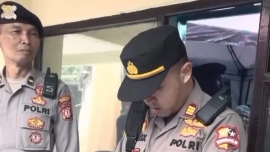 Terungkap! TNI Gadungan Tertangkap dengan Tampang Enjang, Tipu Pedagang Telur Rugi Rp7 Juta Terungkap! TNI Gadungan Tertangkap dengan Tampang Enjang, Tipu Pedagang Telur Rugi Rp7 Juta