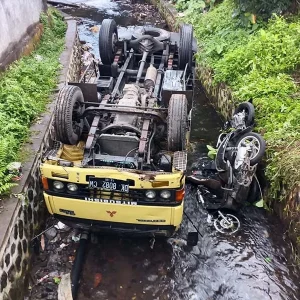 Truk Oleng Hantam Empat Kendaraan, 1 Tewas di Jalur Parakan‑Kertek: Kronologi Lengkap dan Fakta di Balik Kecelakaan Beruntun