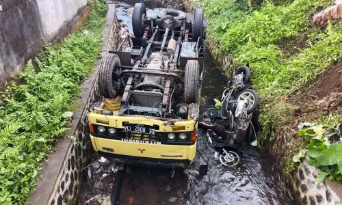 Truk Oleng Hantam Empat Kendaraan, 1 Tewas di Jalur Parakan‑Kertek: Kronologi Lengkap dan Fakta di Balik Kecelakaan Beruntun