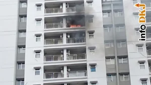 Berkeringat di Balkon: Kisah Mencekam Iwan & Anak Saat Kebakaran Apartemen Mediterania di Jakbar