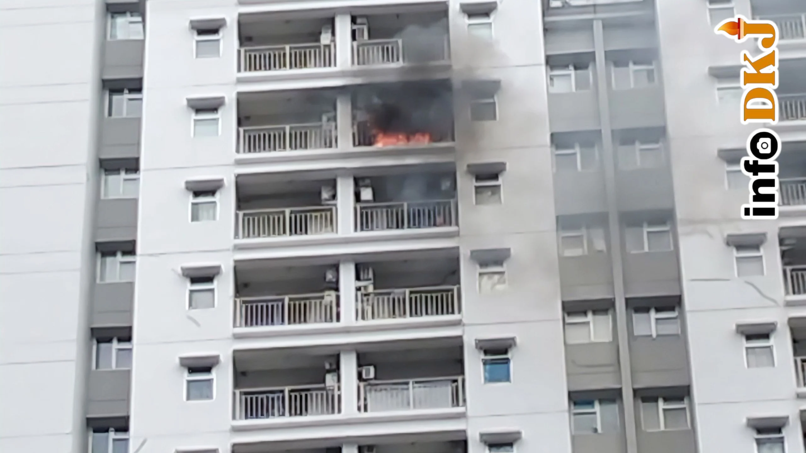 Berkeringat di Balkon: Kisah Mencekam Iwan & Anak Saat Kebakaran Apartemen Mediterania di Jakbar