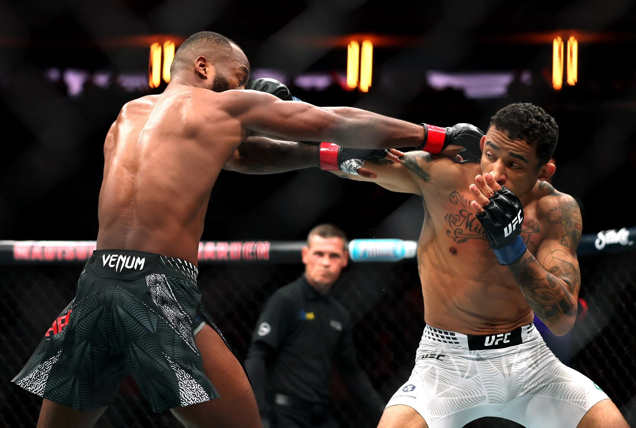 Carlos Prates Mengguncang Dunia UFC: KO Memukau, Klaim Gelar, dan Kontroversi Lawan Islam Makhachev