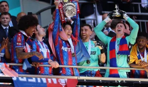 Crystal Palace Gelar Trofi Eropa Pertama, Kamada Diprediksi Tetap di Selhurst Park