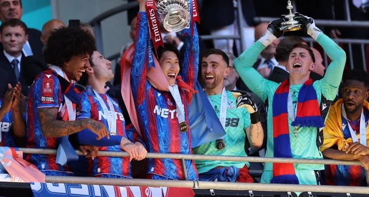 Crystal Palace Gelar Trofi Eropa Pertama, Kamada Diprediksi Tetap di Selhurst Park
