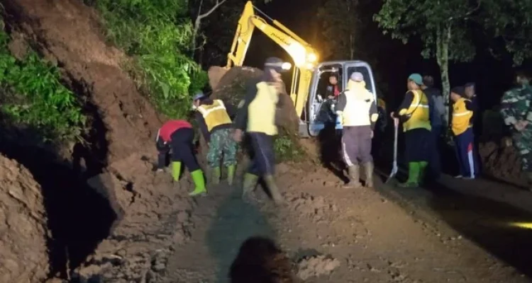 Debt Collector Membuat Jalan Sitik: Kisah Keluarga dari Temanggung yang Dicegat di Semarang