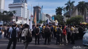 Demo Hardiknas BEM SI di Patung Kuda Jakarta: 10 Tuntutan Pendidikan dan Aksi Massa Besar