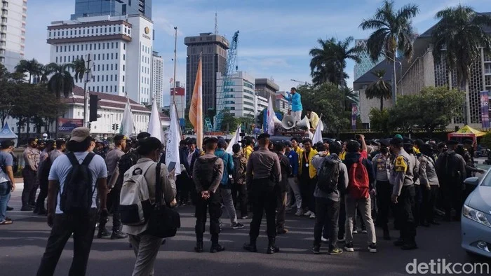 Demo Hardiknas BEM SI di Patung Kuda Jakarta: 10 Tuntutan Pendidikan dan Aksi Massa Besar