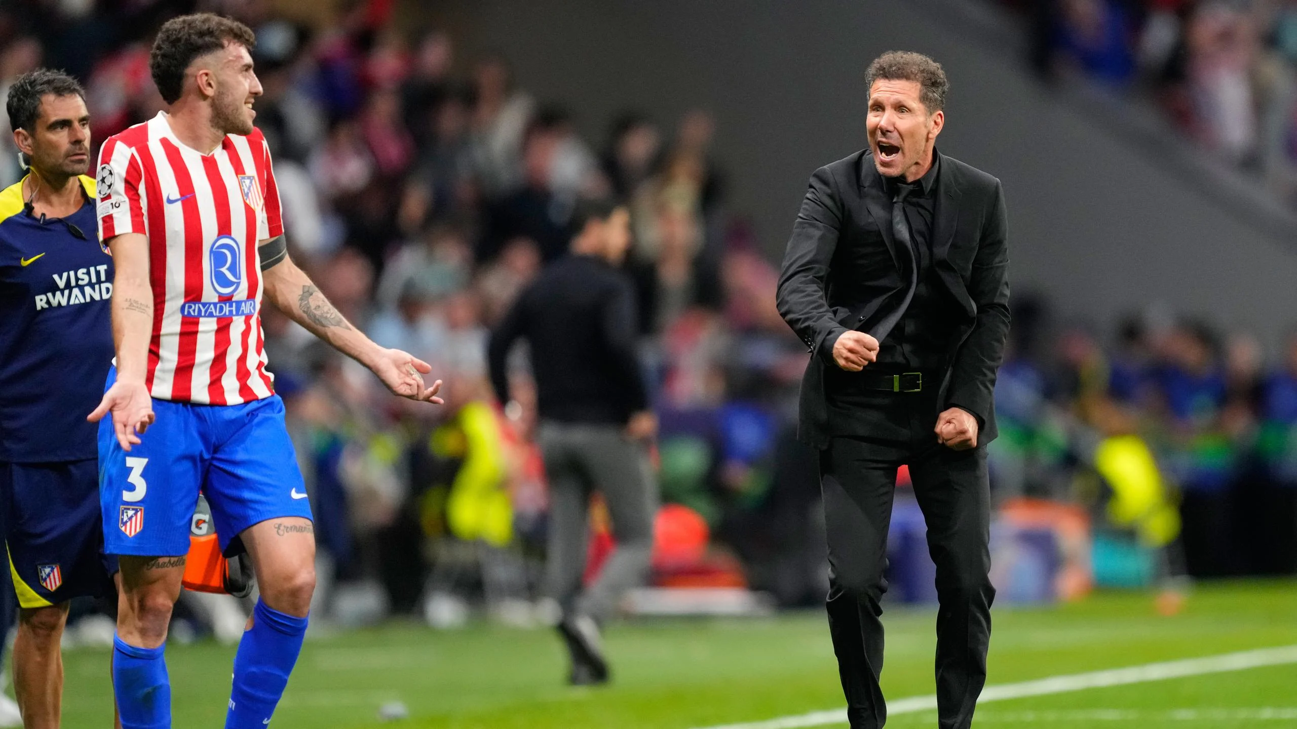 Diego Simeone Terlibat Insiden dengan Direktur Olahraga Arsenal di Pinggir Lapangan