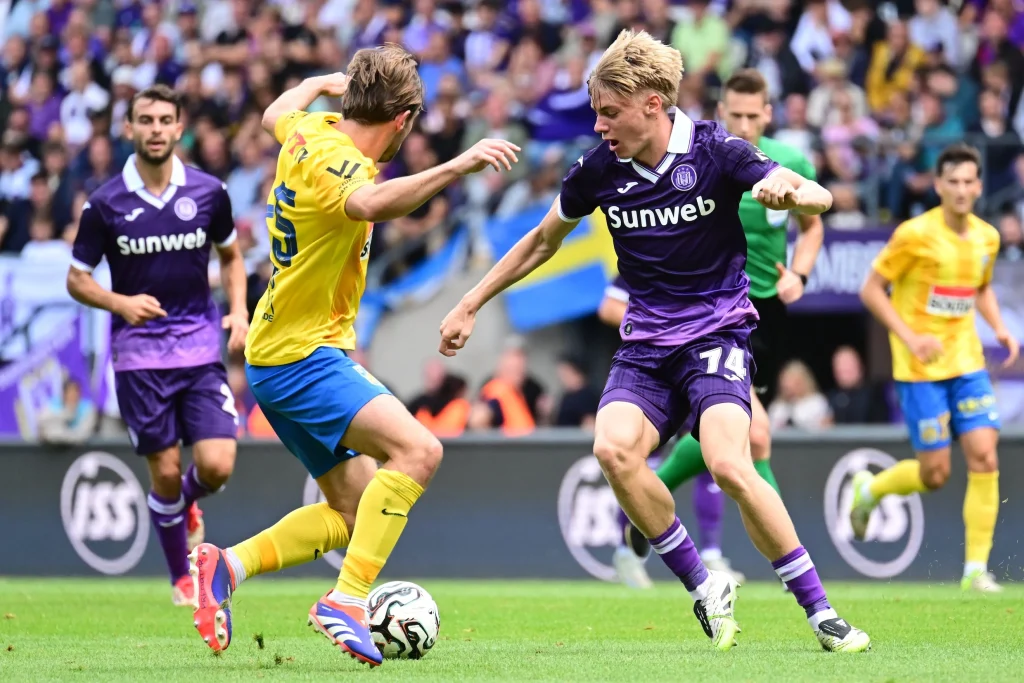 Drama Emosional Nathan De Cat di Pertandingan Terakhirnya Bersama Anderlecht Drama Emosional Nathan De Cat di Pertandingan Terakhirnya Bersama Anderlecht