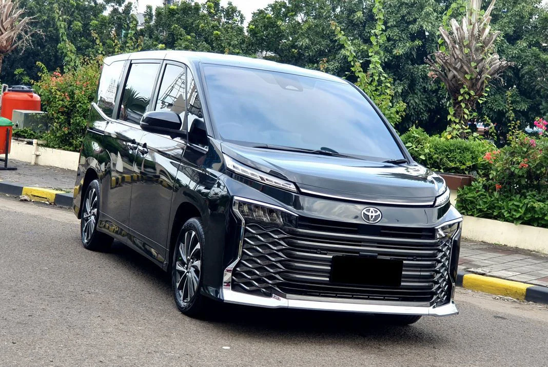 Harga bekas Toyota Voxy bikin kaget! MPV premium kini bisa dibeli cuma segini