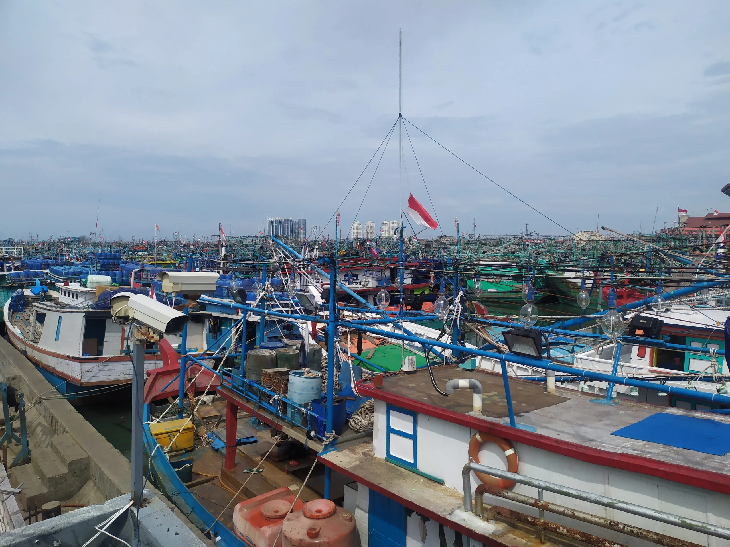 Harga Solar Melonjak, Ratusan Nelayan Muara Angke Terpaksa Menghentikan Pelayaran