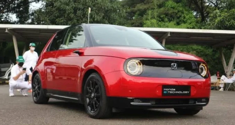 Honda Super-ONE: Mobil Listrik Mungil dengan Desain Retro-Modern yang Siap Mengaspal di Jepang