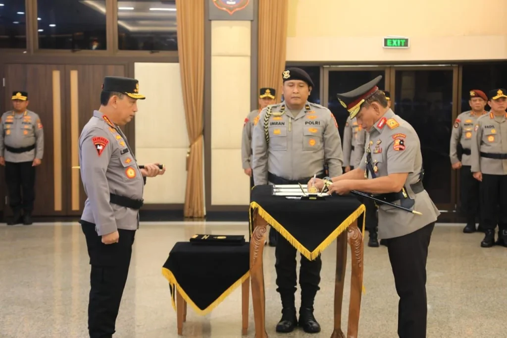 Kapolri Perkuat Pengayoman Masyarakat dengan Fasilitas dan Pelantikan Baru Kapolri Perkuat Pengayoman Masyarakat dengan Fasilitas dan Pelantikan Baru