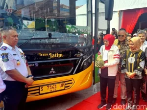Khofifah Penuhi Tuntutan Buruh: Koridor Trans Jatim Pasuruan Siap Diresmikan 2027