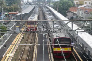 KRL Commuter Line Kembali Normal Setelah Gangguan Anjlok di Stasiun Pasar Senen