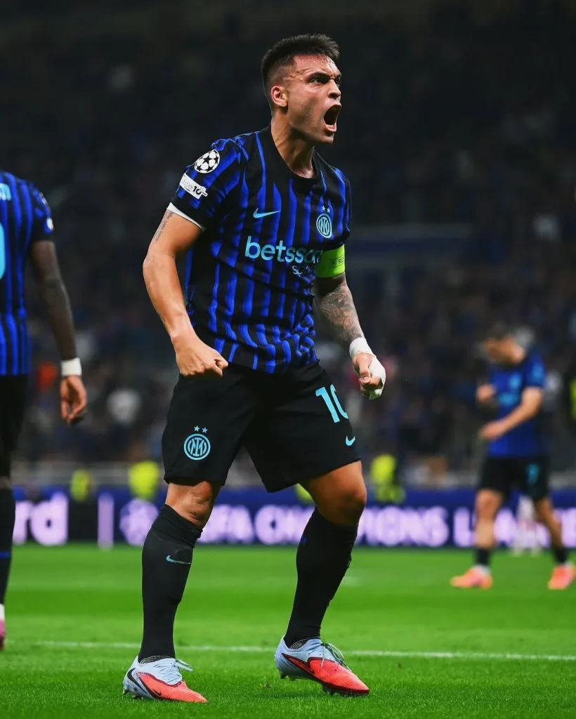 Lautaro Martínez dan Inter Milan Beri Pesta Gelar Juara yang Panas! Lautaro Martínez dan Inter Milan Beri Pesta Gelar Juara yang Panas!