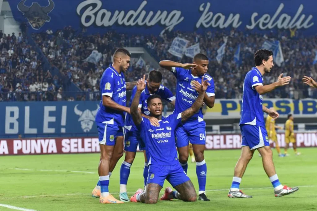 Layvin Kurzawa Bikin Persib Bandung Gak Goyah: Comeback 4-2 Melawan Bhayangkara FC Jadi Sorotan