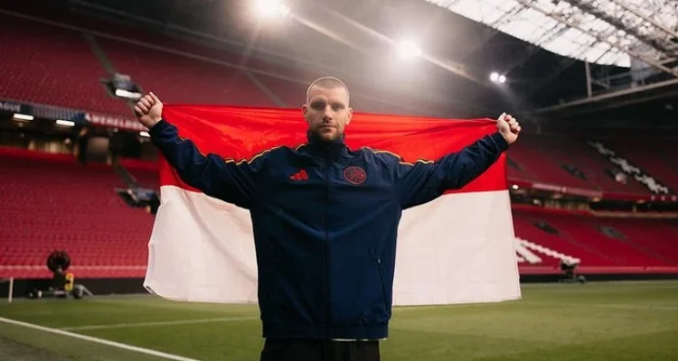 Maarten Paes Bawa Ajax ke Eropa, Kibarkan Bendera Indonesia di Tengah Drama Adu Penalti