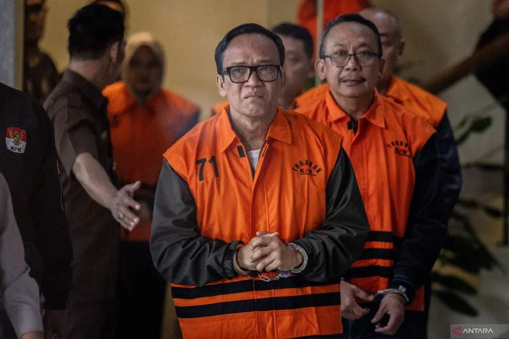 Mengapa Ajudan Bupati Tulungagung Tetap Dapat Gaji 50% Meski Jadi Tersangka KPK?